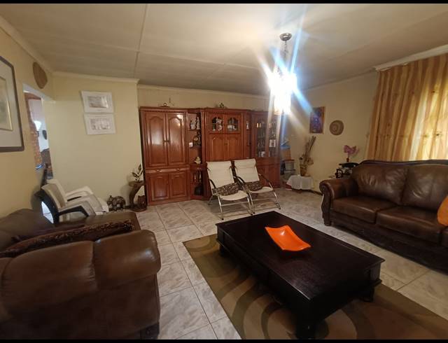 3 BEDROOM HOUSE FOR SALE IN BEDWORTH PARK